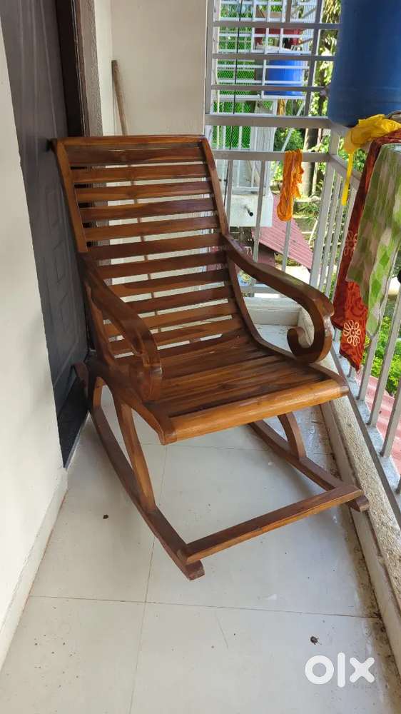Aaram Kursi (Rocking Chair)