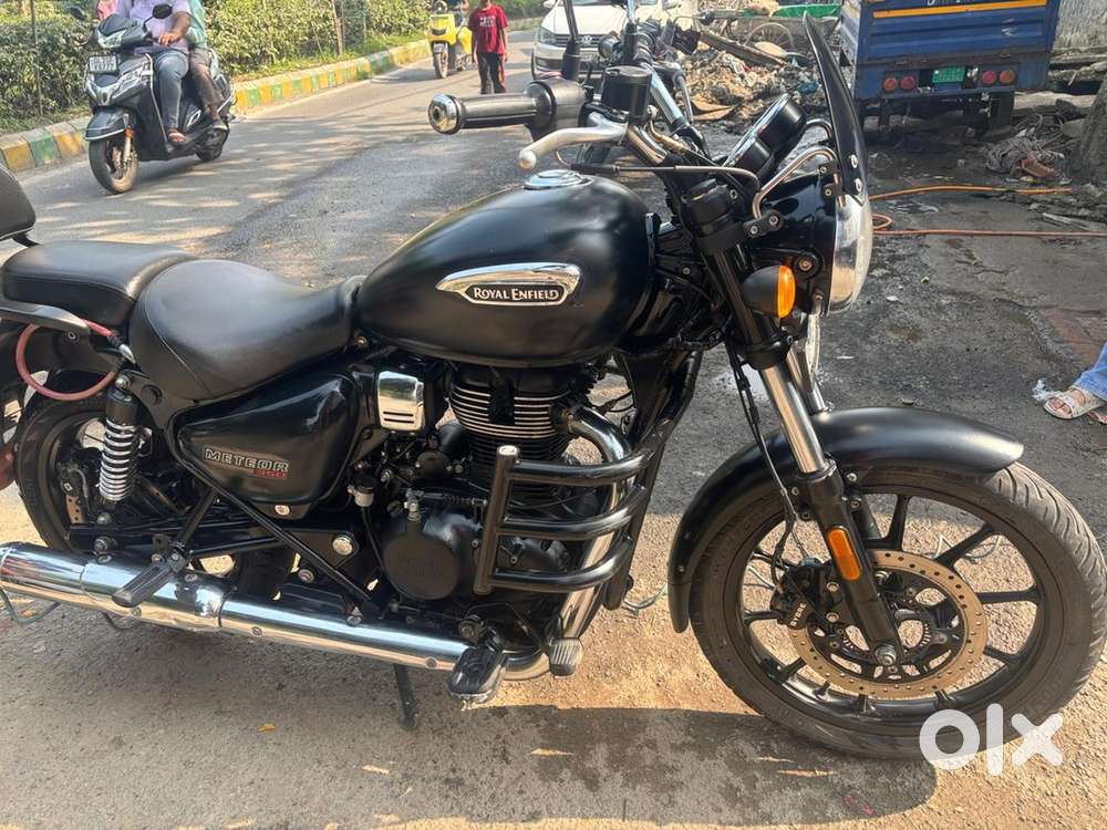 Meteor 350 BLACK  MINT condition  Timely serviced