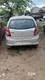 Gadi k bonet pe dent hai