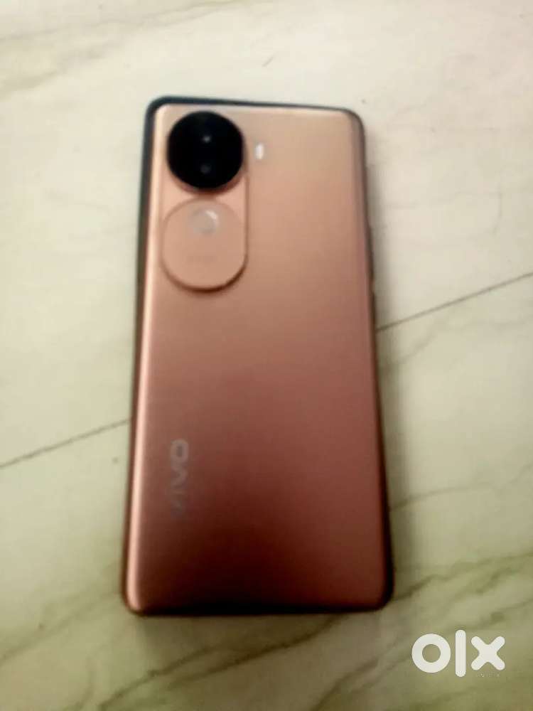 Viviv40e new condition mobile 6 month use