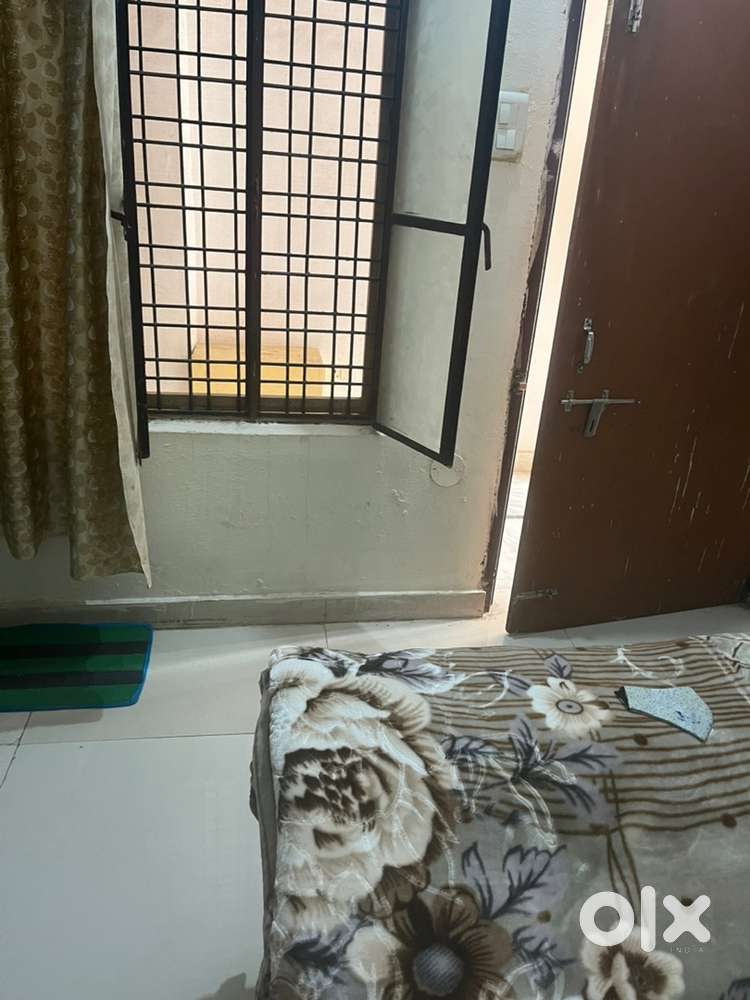 Need a girl roommate