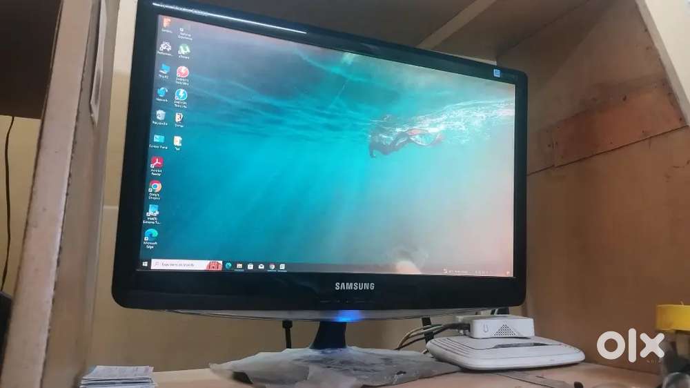 Intel Core i5 Desktop with monitor