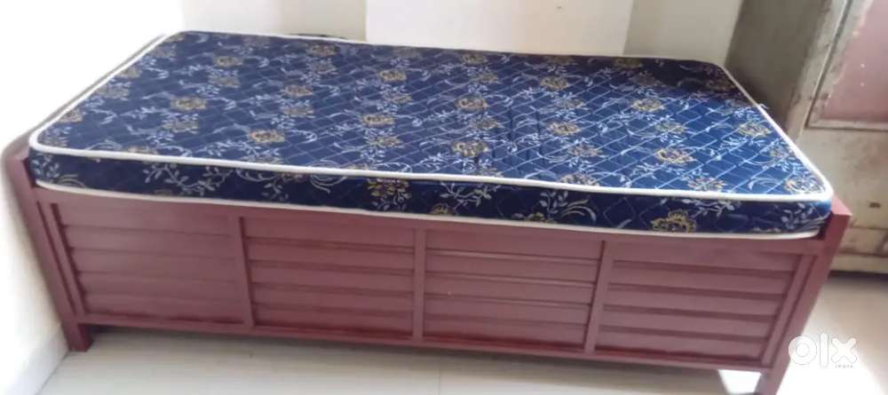 Diwan with Metress very nice condition both good condition for Sale