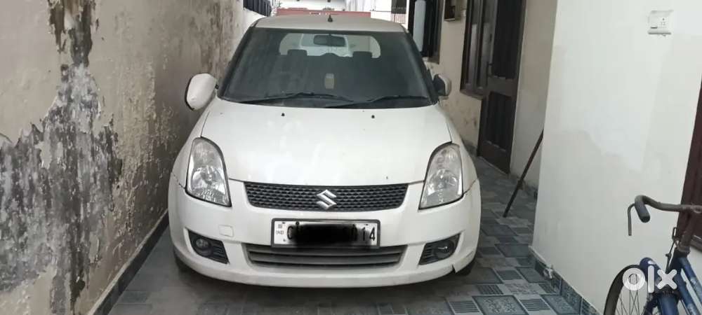 Swift car. 2009 model white colour.
