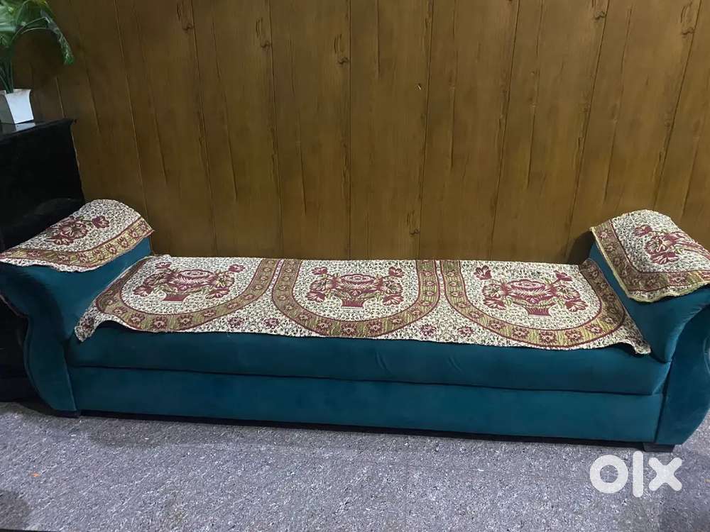 Diwan Indiana traditional style Diwan