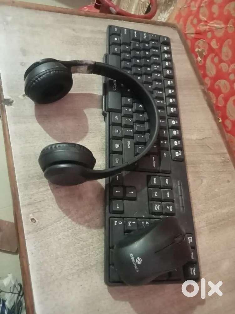 Wireless gaming things Zebronics keyboard and mouse and headphone.