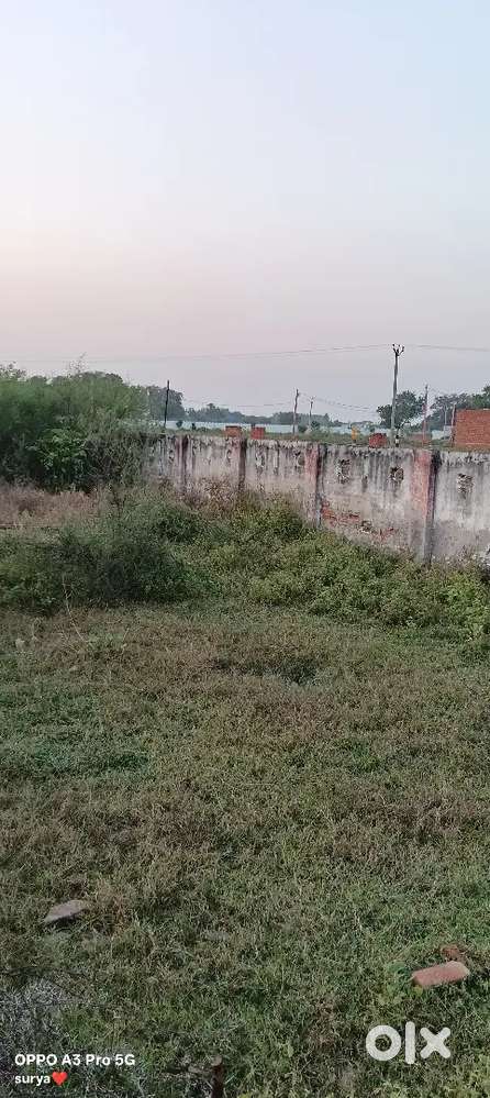 166 Varg gaj Corner plot (Etmadpur)