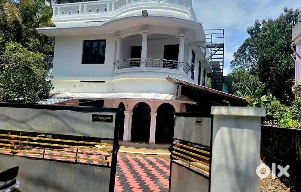 House near Cherthala Boys High School  50 mtr 4 BHK