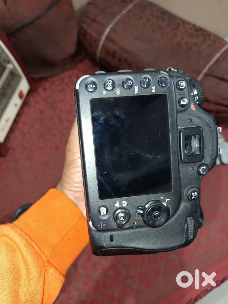 Nikon dslr D 7200 in good condition with lens 18-140