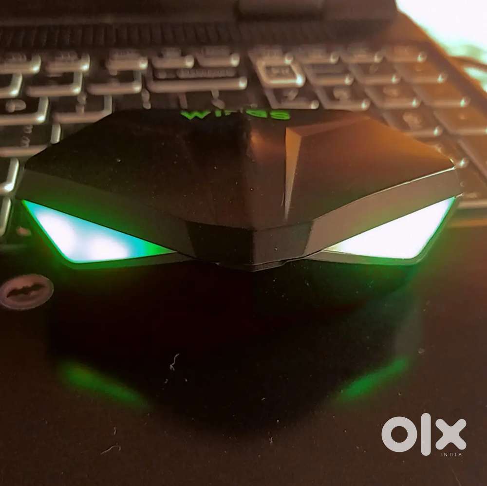 Wing Phantom Earbuds — Excellent Condition  Great Battery