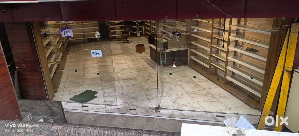 Full furnished showroom on rent in good condition in very popular area