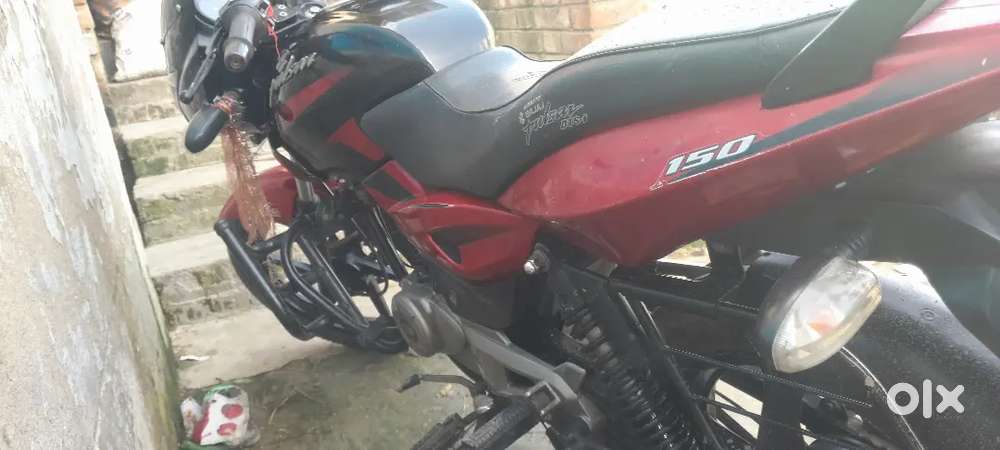 Bike full condition and first owner bike Ghar main hi rahta Hai