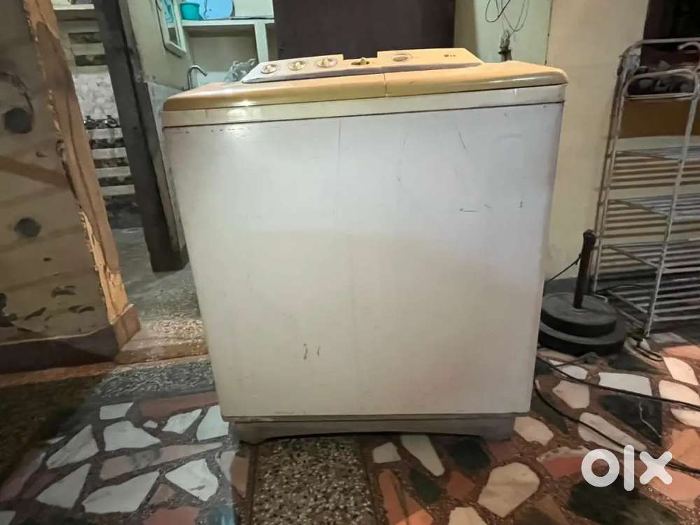 LG semi-automatic washing machine