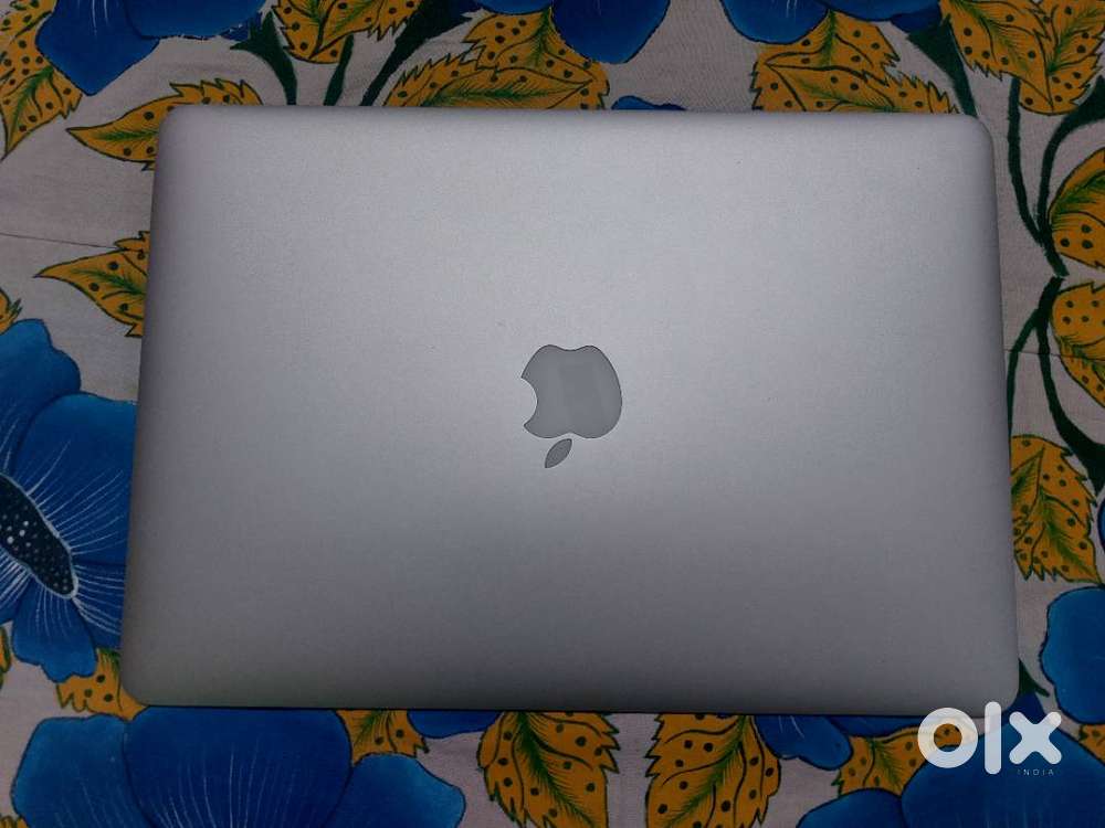 Good condition Apple Macbook Air, Decent Battery backup