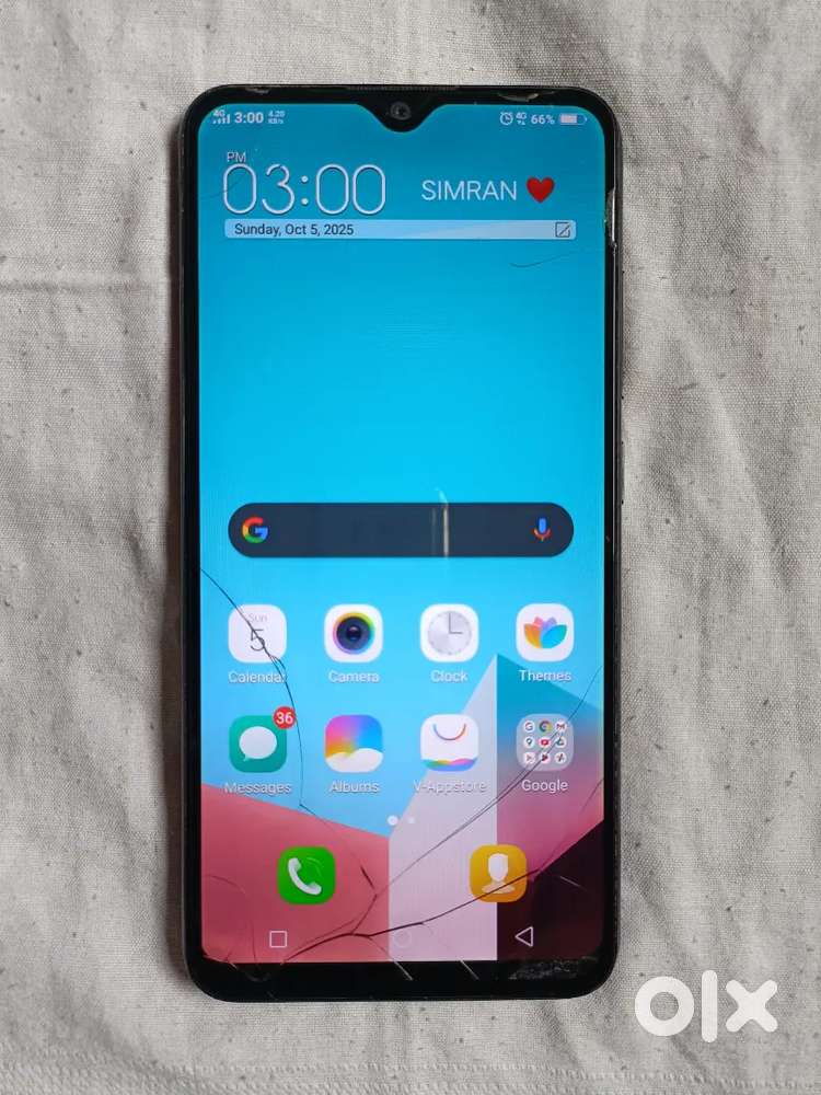 Vivo 1811  3-/-32 GB Tach damage