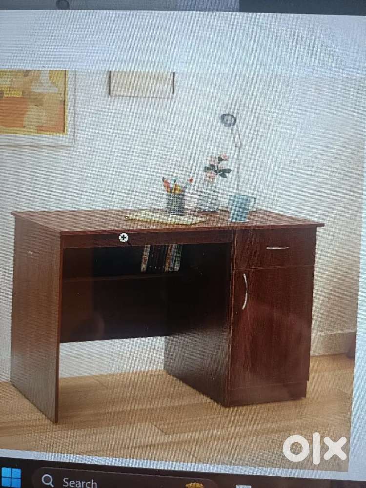 Sturdy 1 year old study table with good quality finish