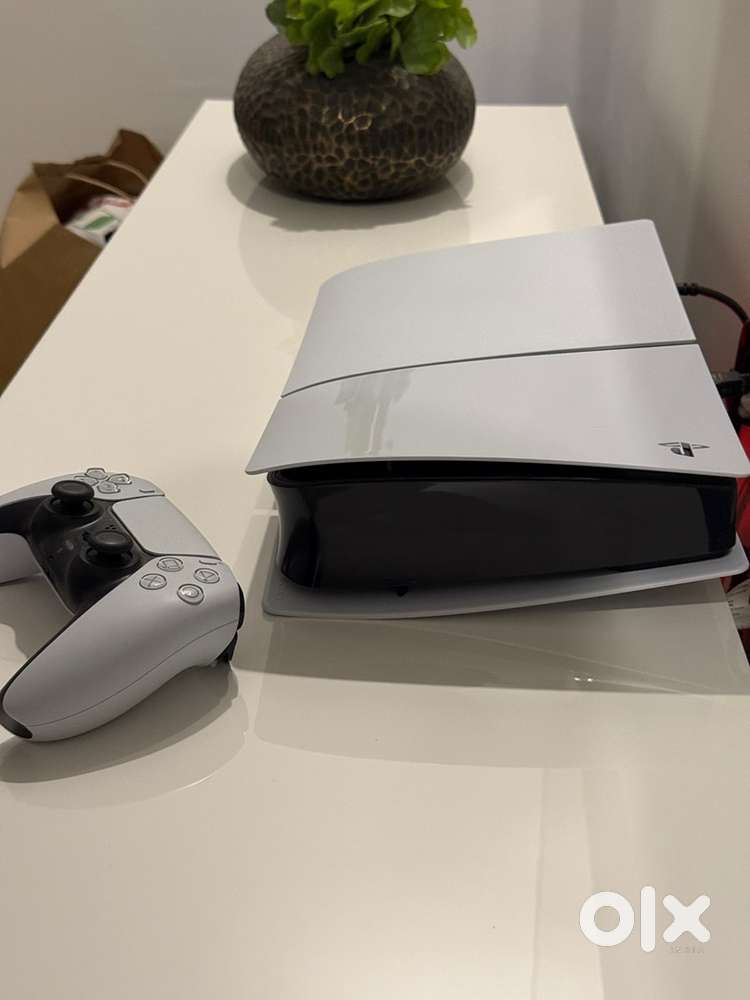 PS5 Slim 1 TB Digital