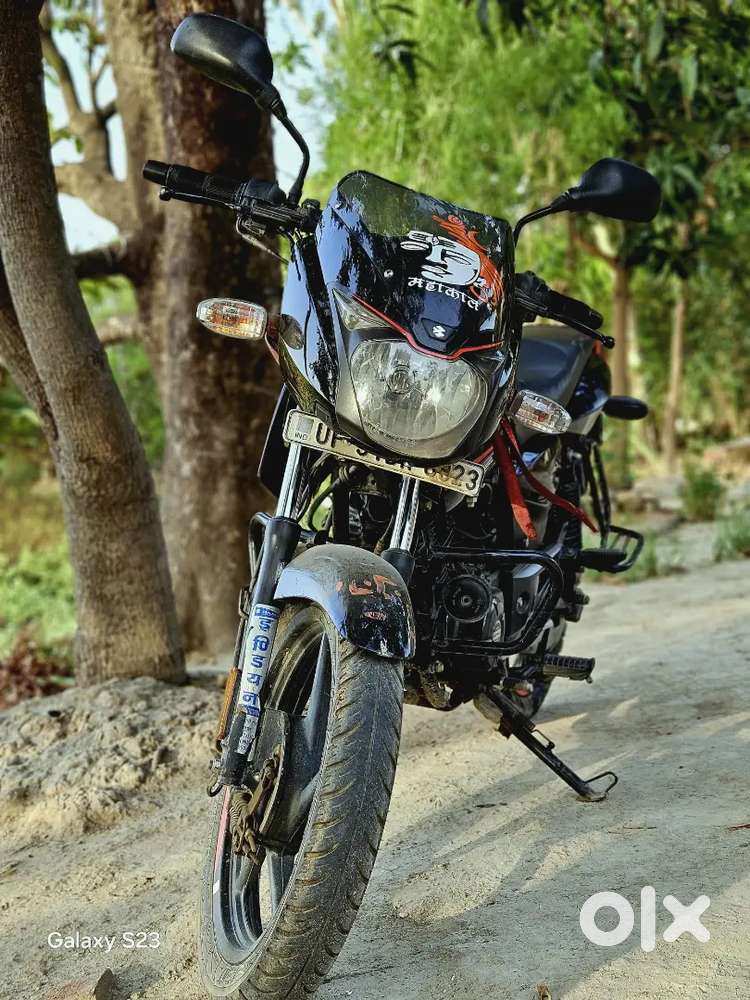 Single hand me chali hui gadi