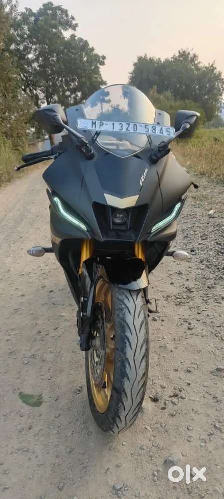 R15 v4 black