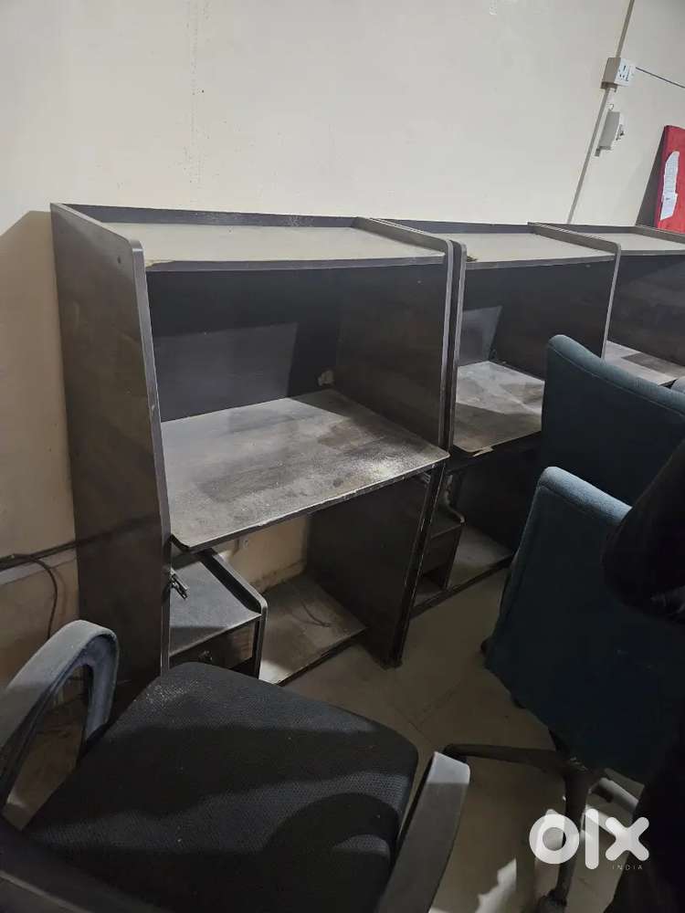 Computer table (cabin)