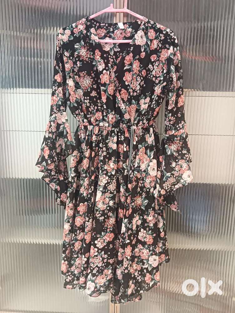 Women's fashionable tops