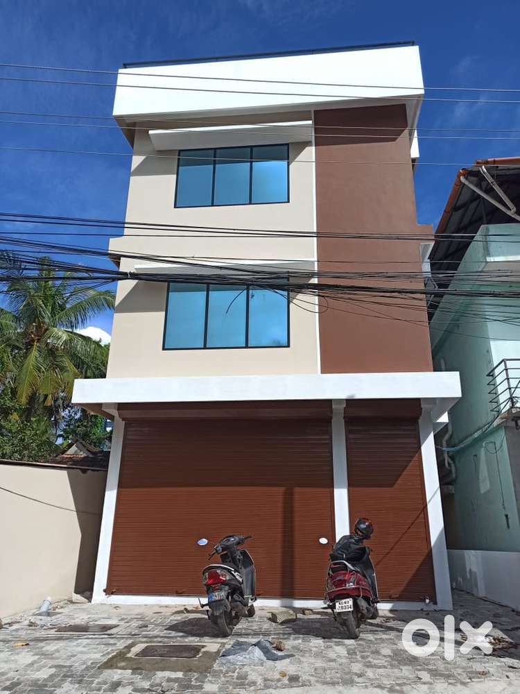 Furnished 4-Sharing men's Room for Rent – Prime Location in Vyttila.