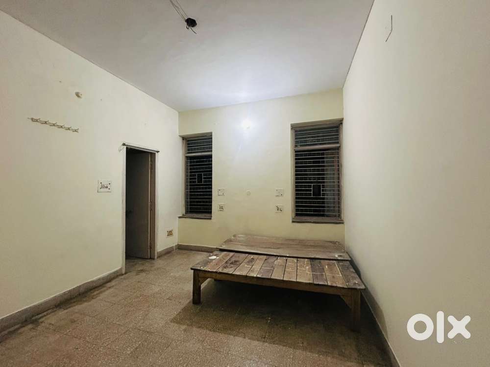 Separate 1rk in a 3 bhk flat for girls only