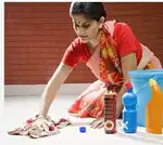 Lady kitchen ka kaam kerne jisko khana banane ata ho