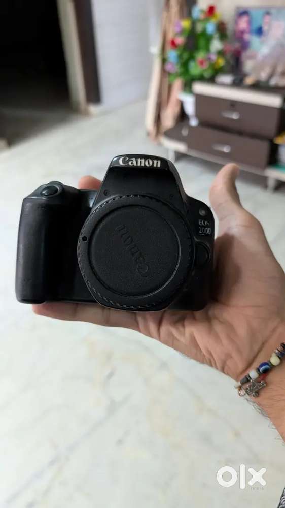 Canon 200d with 3 lenses and 3 battery