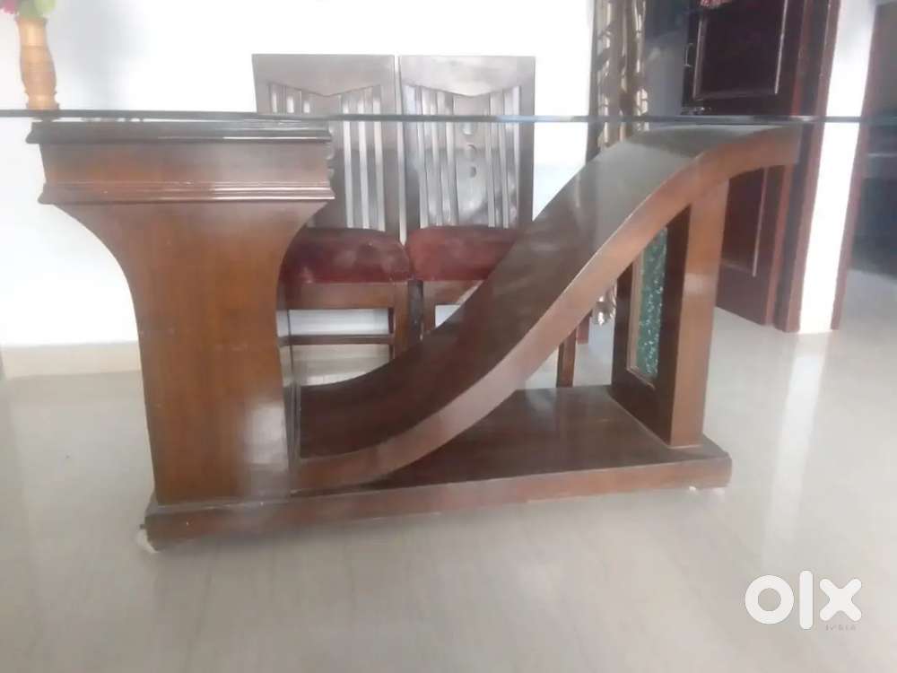 Dining table , excellent condition