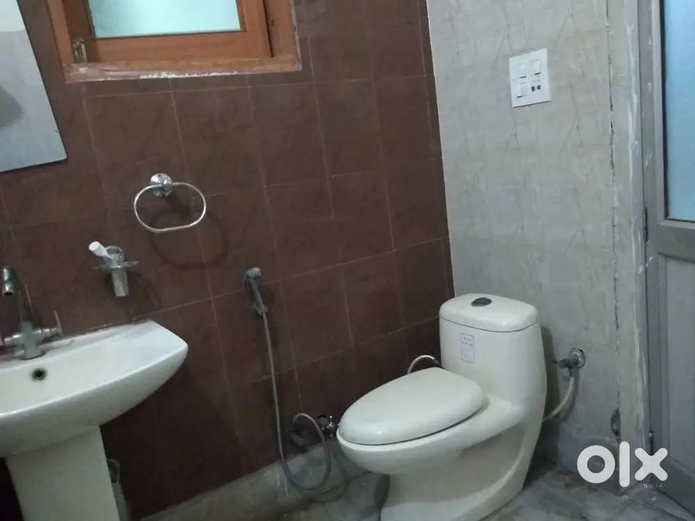 Kothi for girls pg near to Khalsa College 100 meter from khalsa Colleg