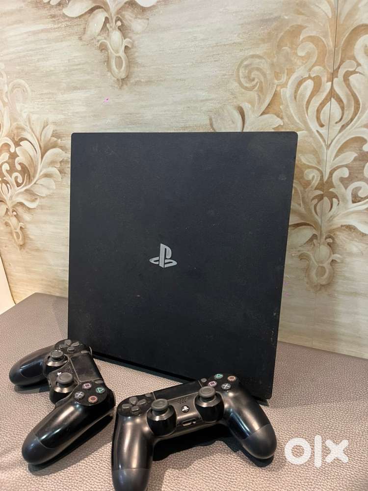 PS  4  pro