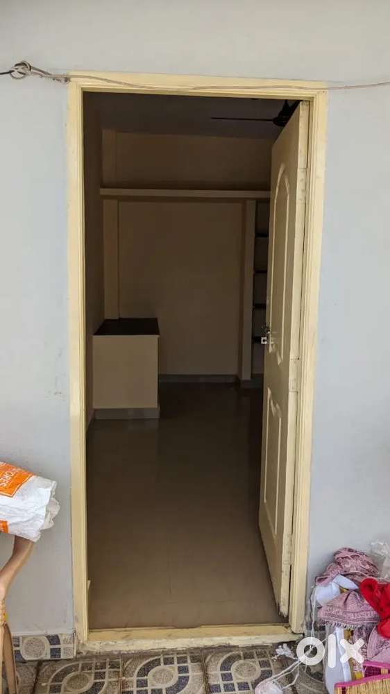 1Rk room for rent (bachelors preferred)