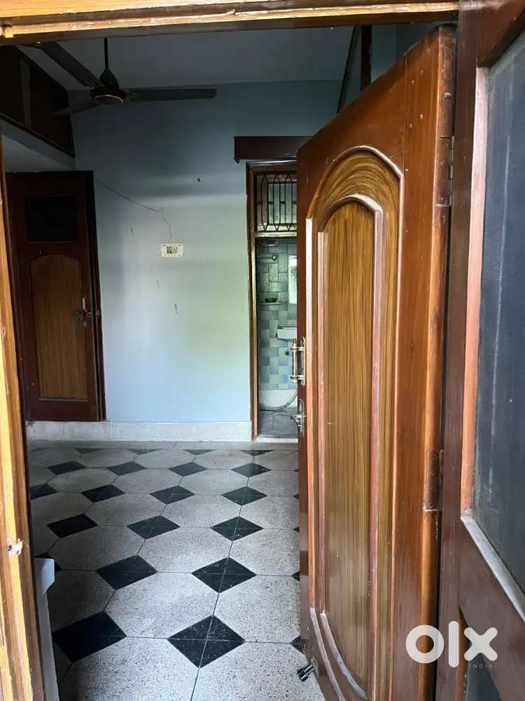 Single room available for rent