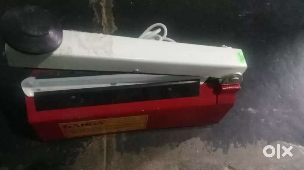 Meghaphone and sealing machine