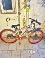A firefox viper cycle in good condition with accessories