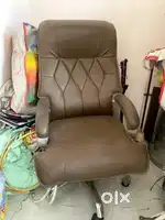 Revolving office chair