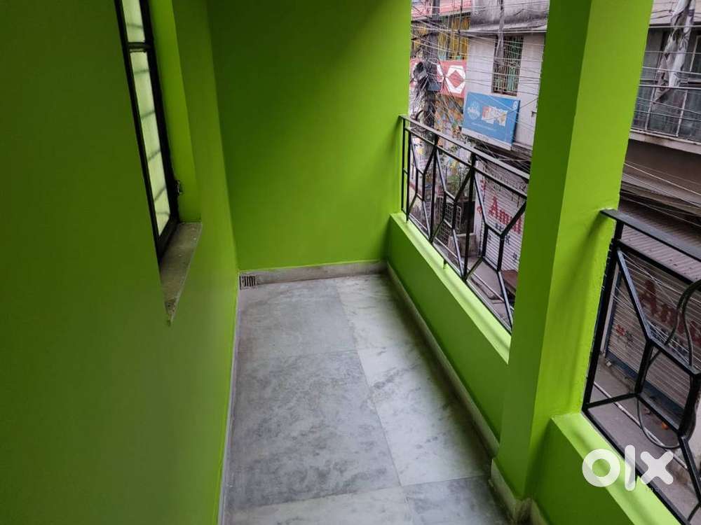 Stand alone building with south west facing road side front balcony