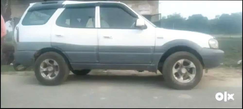 Tata Safari 2009 Diesel 99700 Km Driven.  
140000