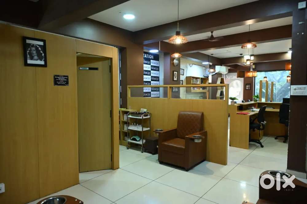 Saloon for sale Running