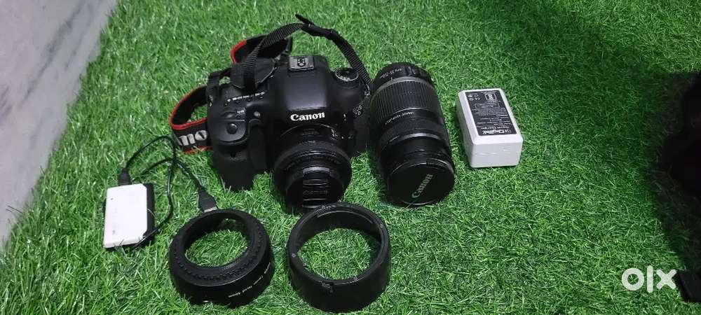 Canon 7D in new condition with Prime and Zoom lens