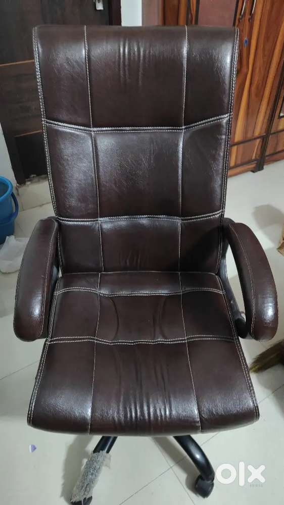 Revolving Chair with adjustable height