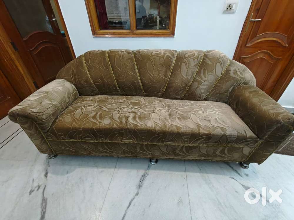 A set of 3 seater sofa i.e. 2 sofas each having 3 seats