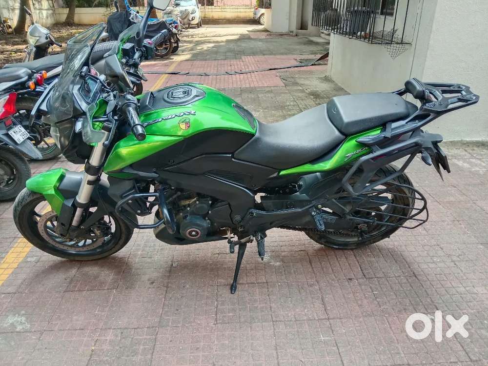 Showroom services and maintained bajaj dominar 400
