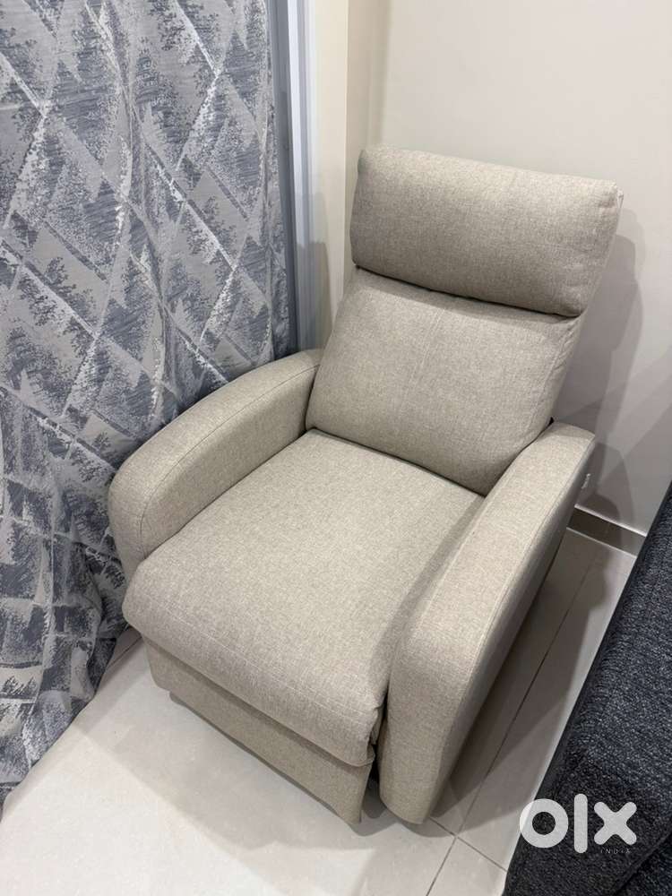 Wakefit pushback recliner sofa