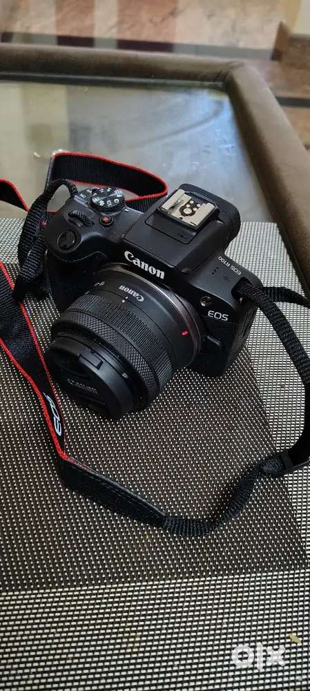 Canon r100 mirrorless camera 2month old
