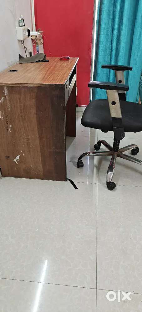Office chair and table
