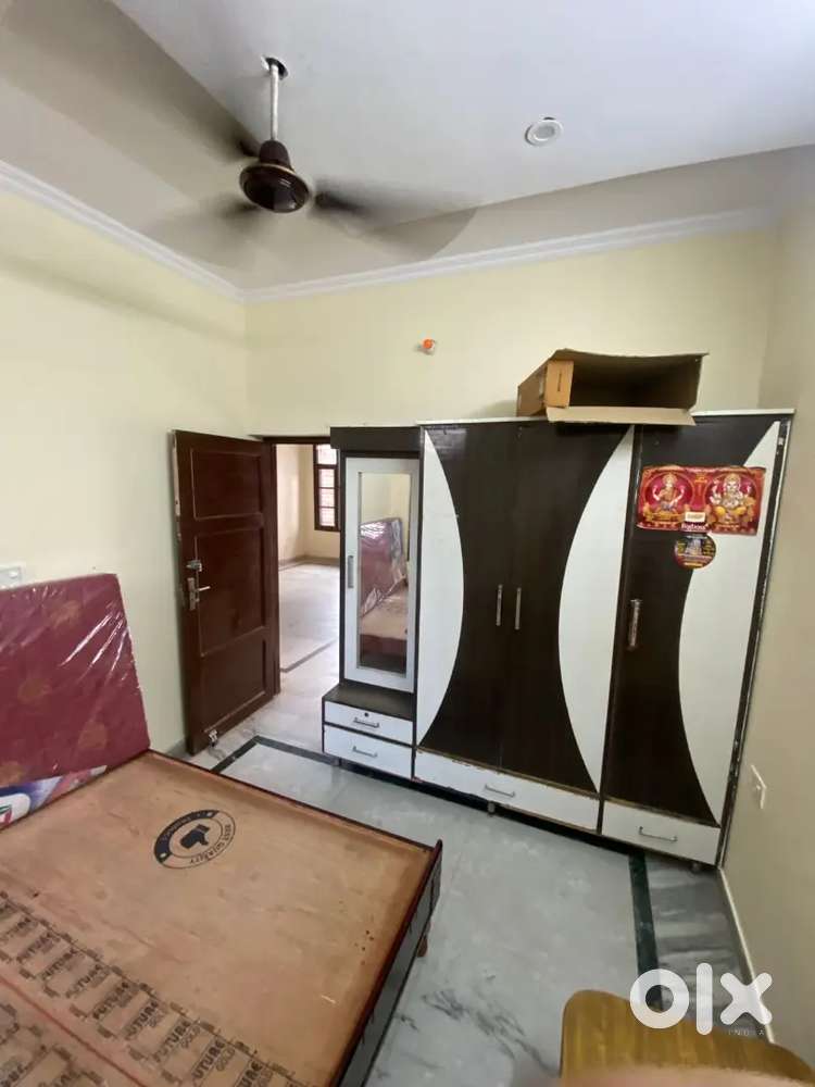 2bhk flat, kothi furnishd, unfurnisd near sunny enclve nd jhugian road