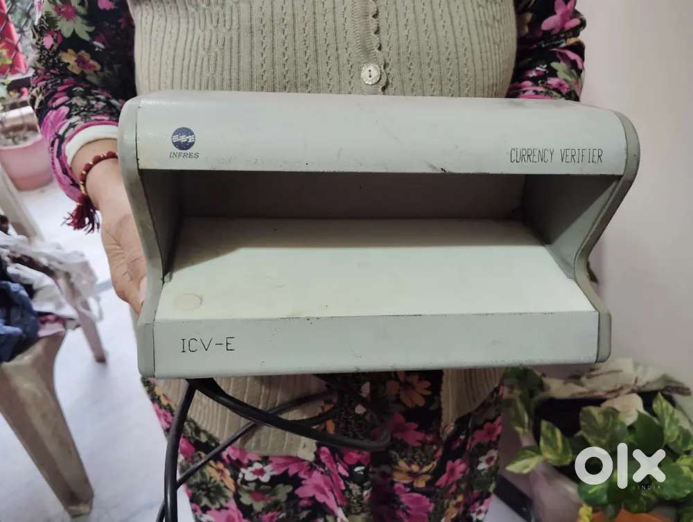 Cash verifier machine