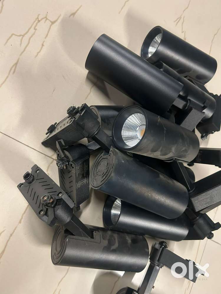 New 10 focus lights with tracks